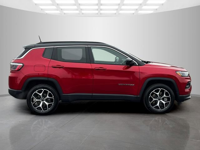 Used 2025 Jeep Compass Limited image 8