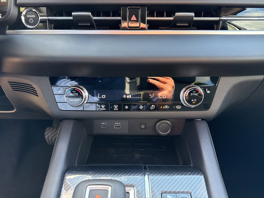 New 2025 Mitsubishi Outlander SE image 28