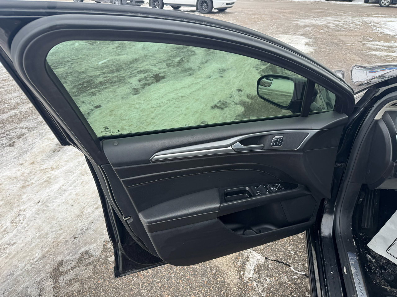 Used 2016 Ford Fusion Titanium image 14