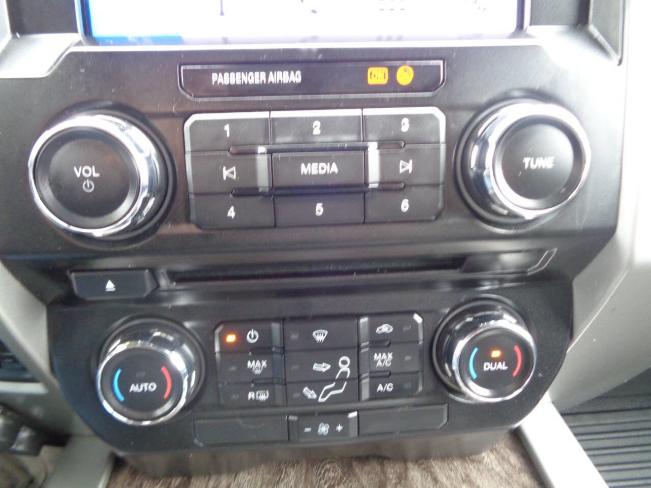 Used 2017 Ford F250 Lariat w/ Chrome Package image 73