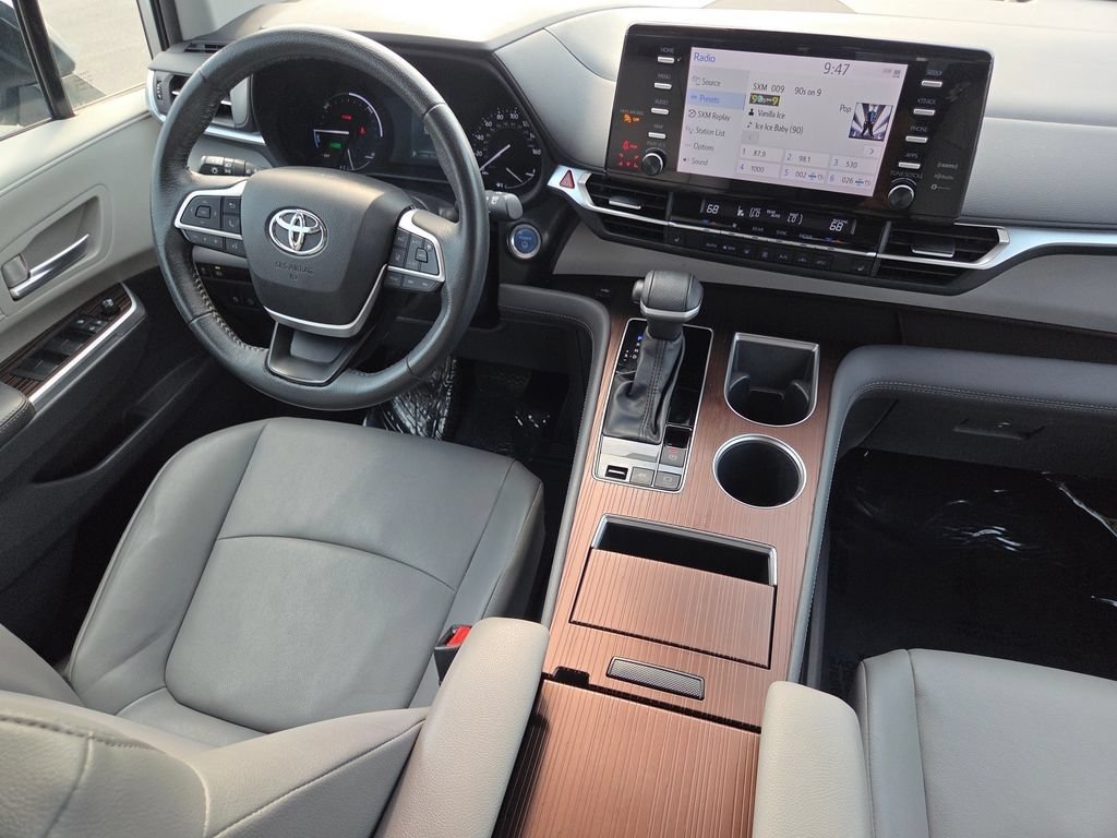 Used 2024 Toyota Sienna XLE FWD image 33