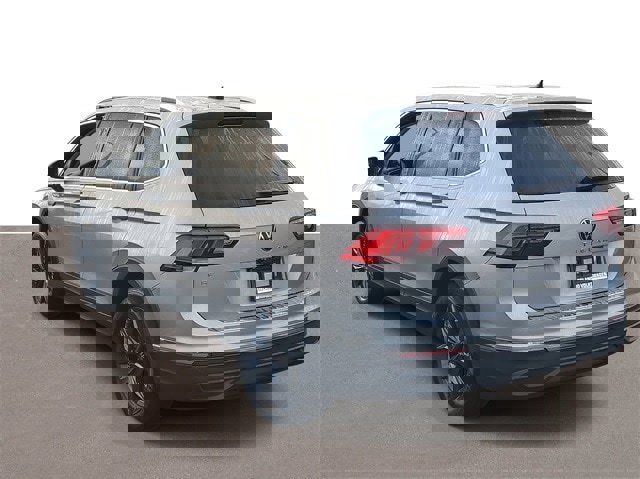 Certified 2023 Volkswagen Tiguan SE image 3