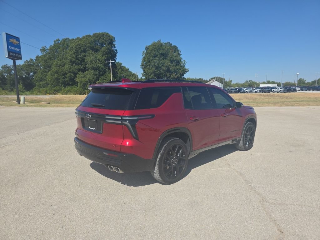 Used 2024 Chevrolet Traverse RS FWD image 3