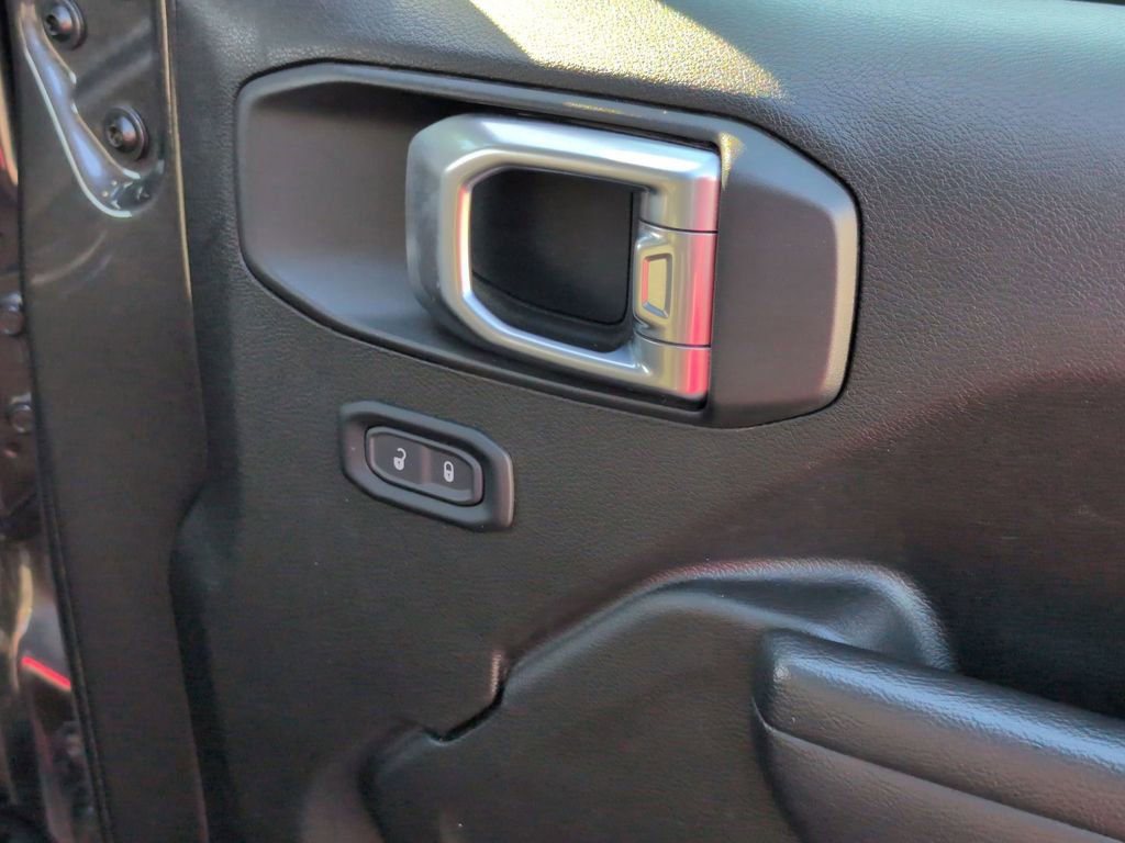 Used 2025 Jeep Wrangler Unlimited Rubicon w/ Convenience Group image 34