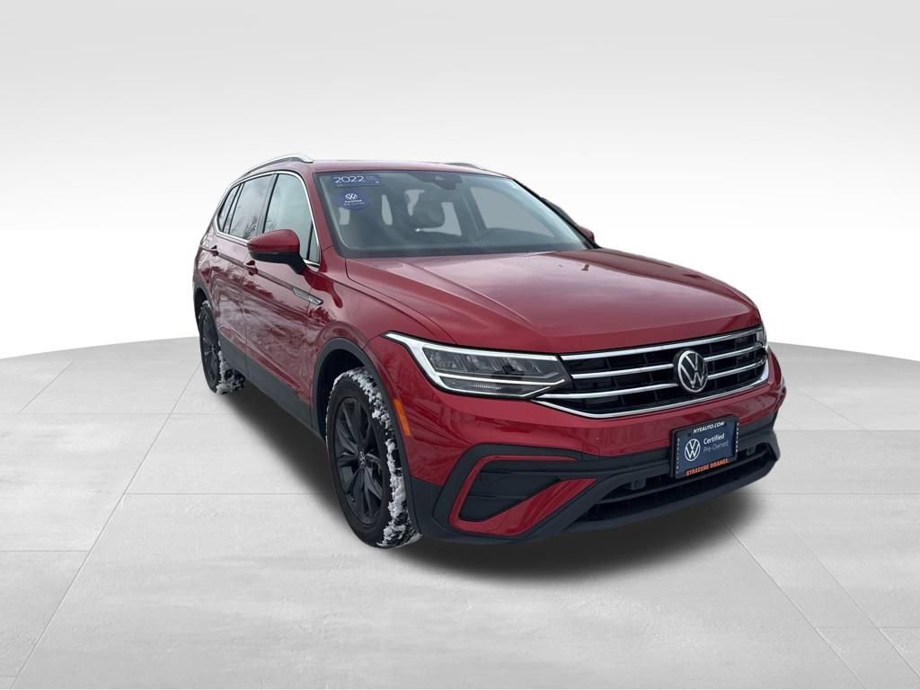 Used 2022 Volkswagen Tiguan SE w/ Panoramic Sunroof Package image 9