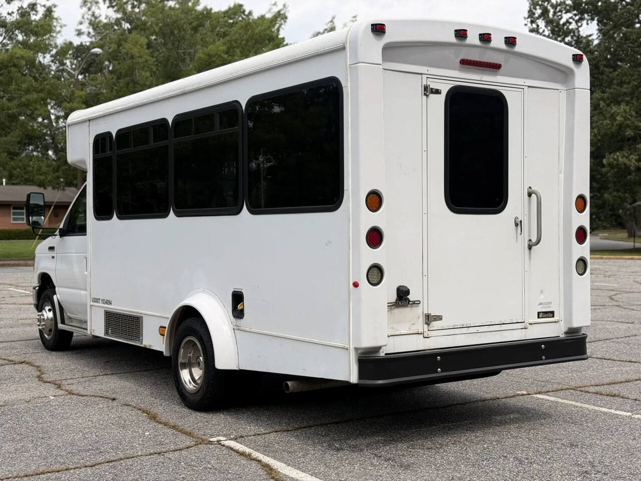 Used 2015 Ford E-350 and Econoline 350 Super Duty RWD image 3