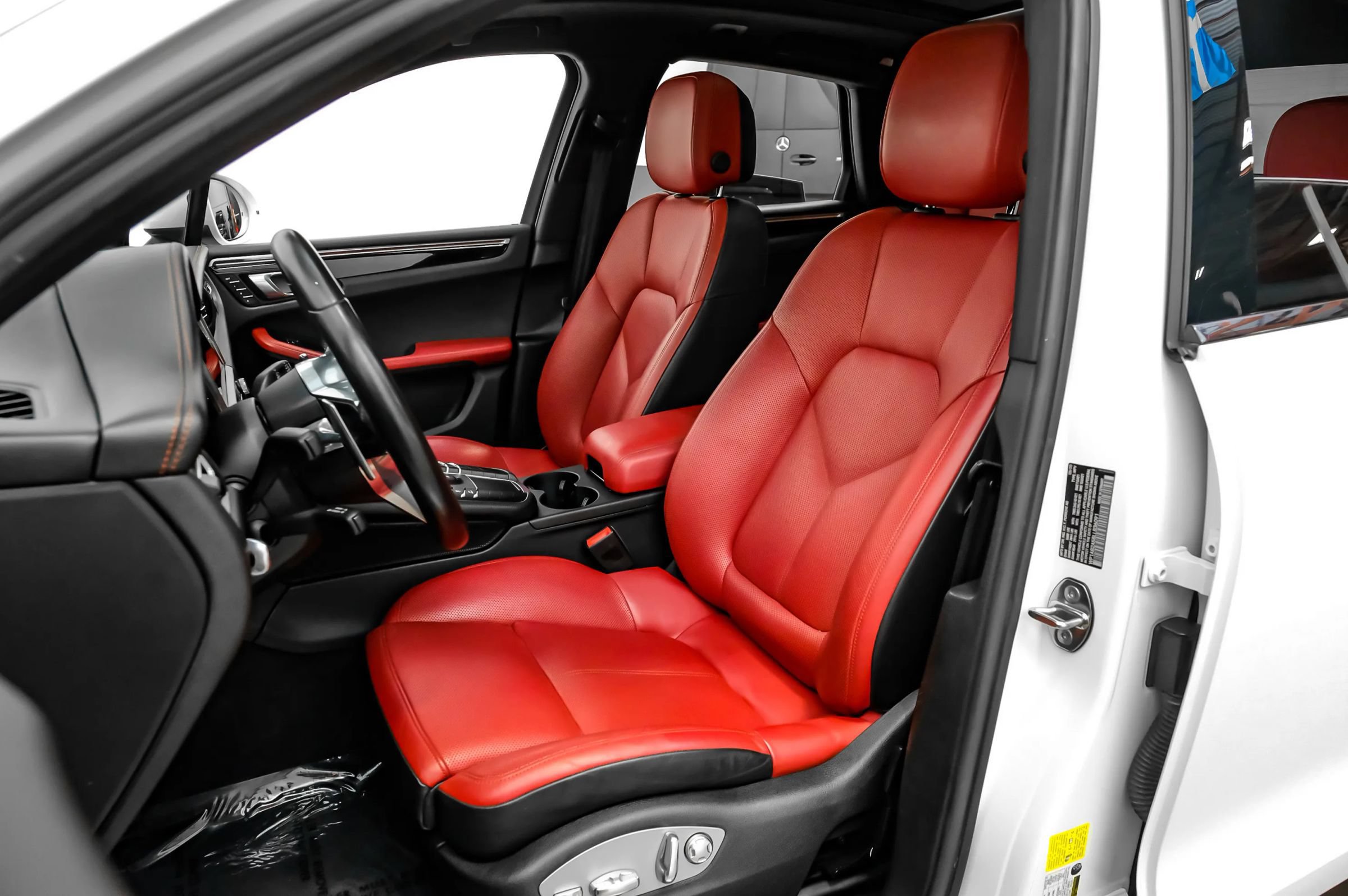Used 2020 Porsche Macan S AWD/4WD image 35
