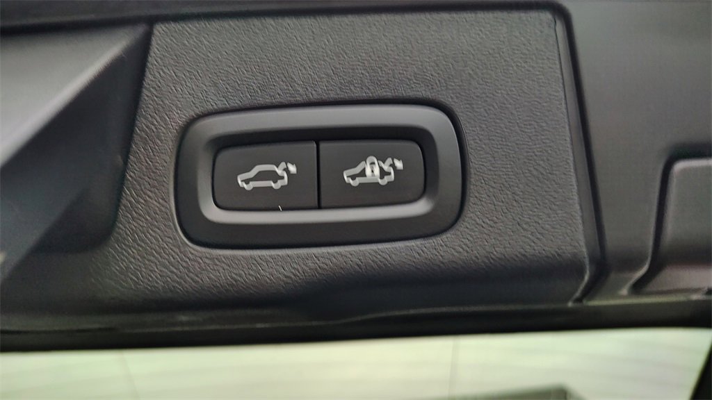 Certified 2023 Volvo XC60 B5 Core w/ Climate Package image 28