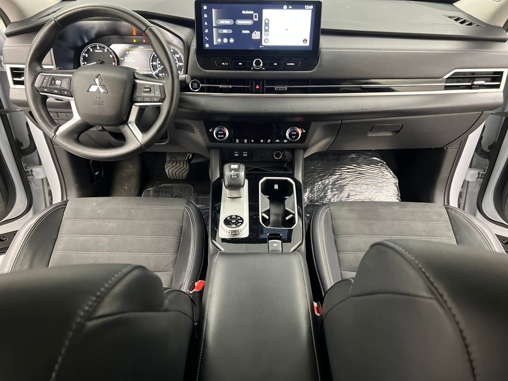 Used 2025 Mitsubishi Outlander SE image 38