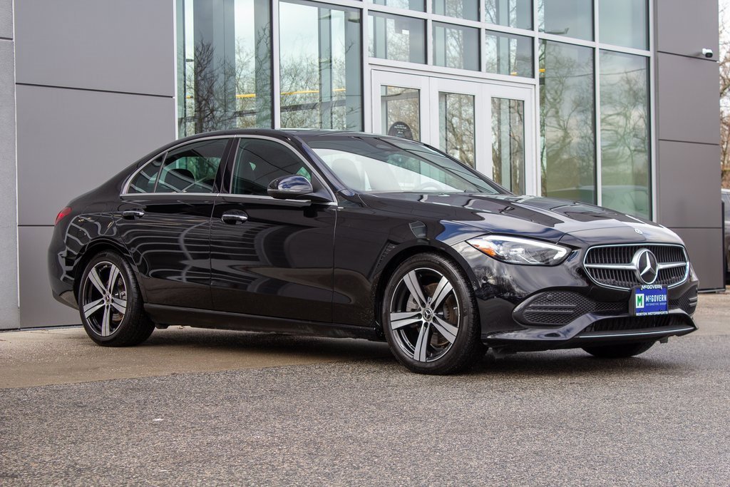 Used 2025 Mercedes-Benz C 300 4MATIC Sedan image 3