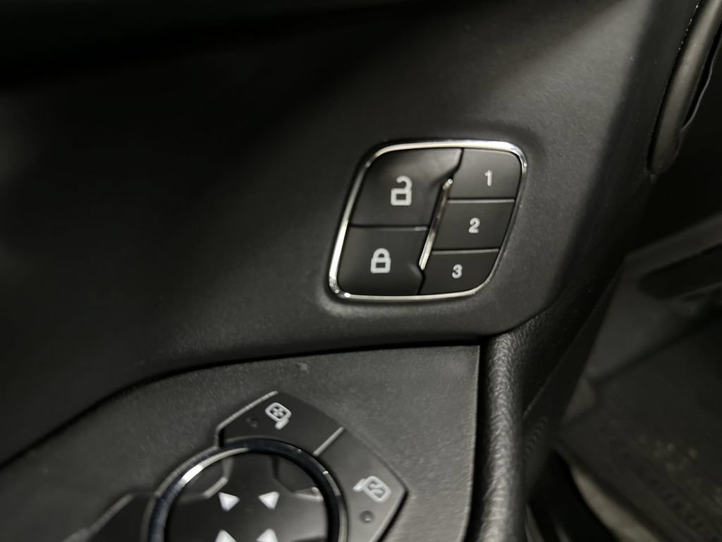 Used 2019 Ford Expedition Max XLT w/ Equipment Group 202A AWD/4WD image 12
