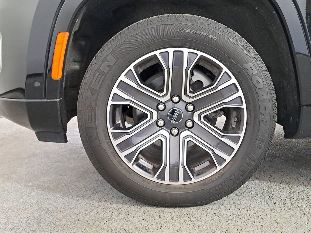 Used 2025 Jeep Wagoneer 4WD w/ Premium Group I image 8