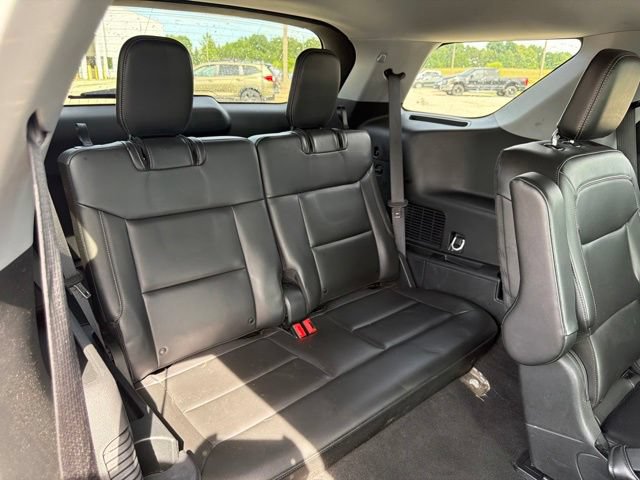 Used 2024 Ford Explorer XLT w/ Equipment Group 202A AWD/4WD image 26