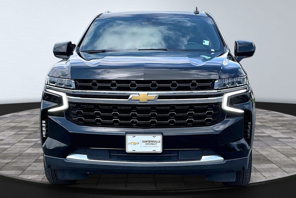 Used 2021 Chevrolet Suburban LS RWD image 3