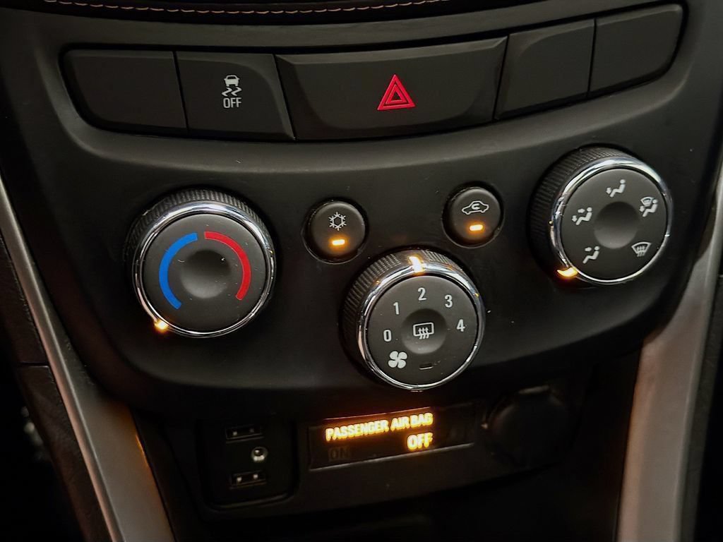Used 2020 Chevrolet Trax LT w/ Sun & Sound Package FWD image 29