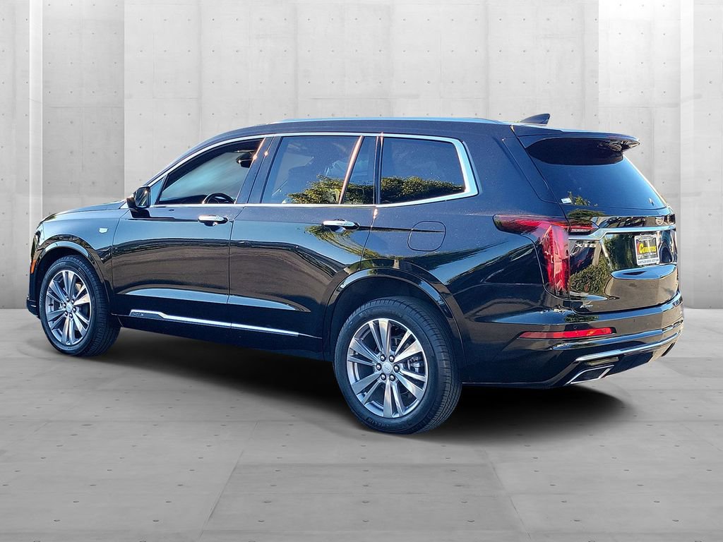 Used 2025 Cadillac XT6 Premium Luxury image 2