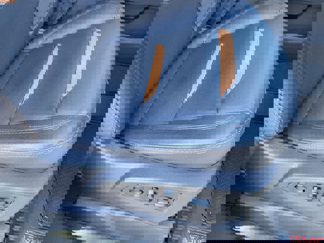 Used 2024 GMC Sierra 1500 AT4 w/ Technology Package image 23