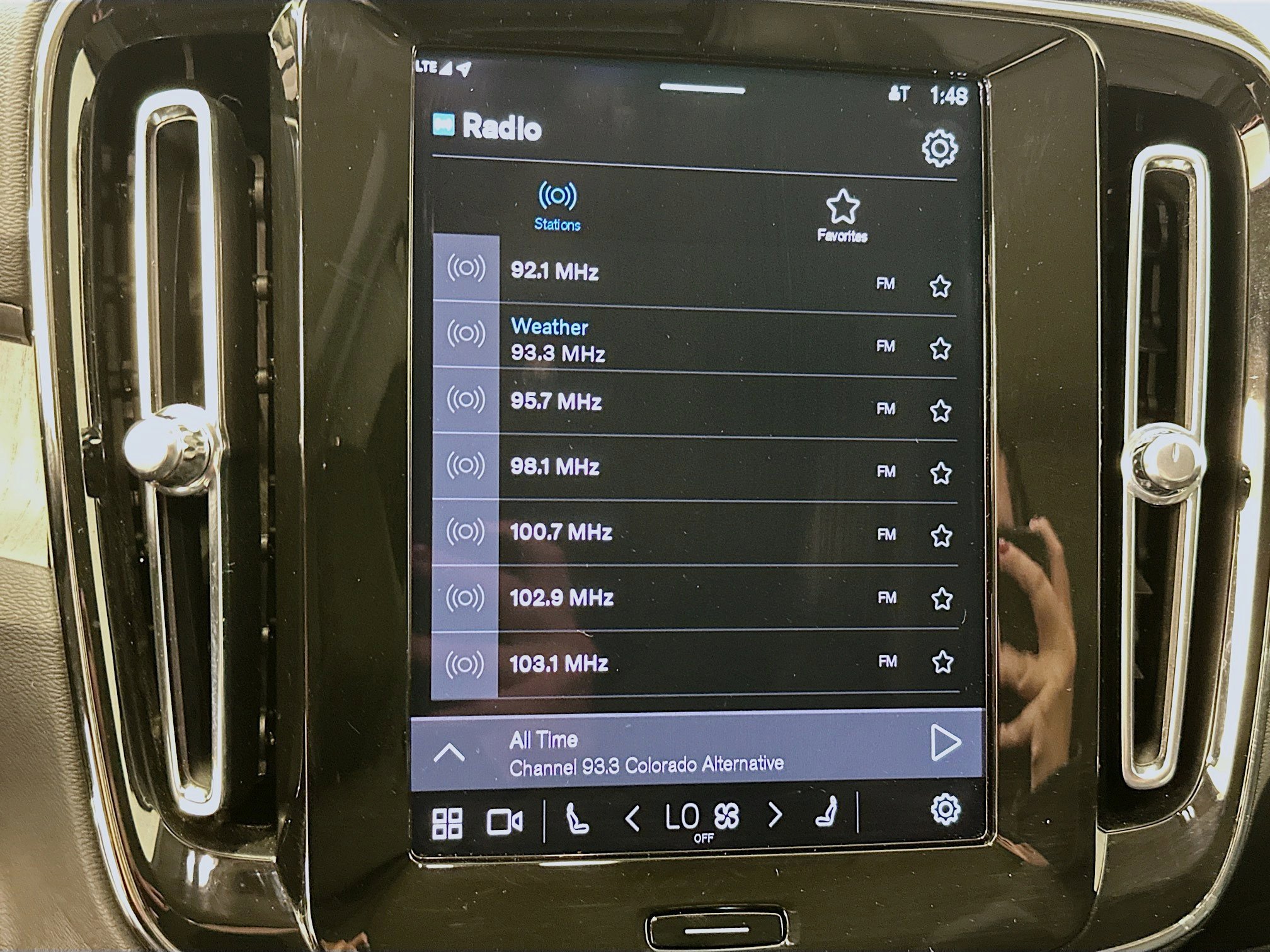 Used 2025 Volvo XC40 B5 Plus image 21