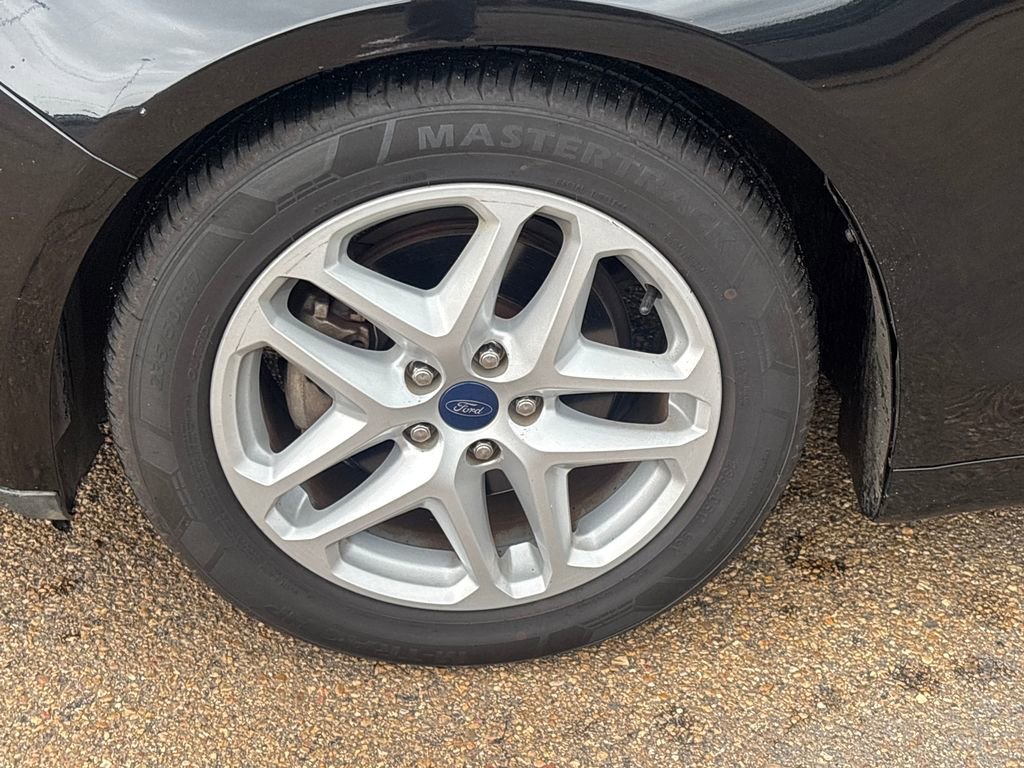 Used 2015 Ford Fusion SE FWD image 31