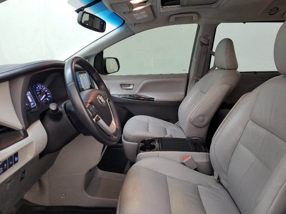 Used 2017 Toyota Sienna XLE w/ XLE Navigation Package AWD/4WD image 17