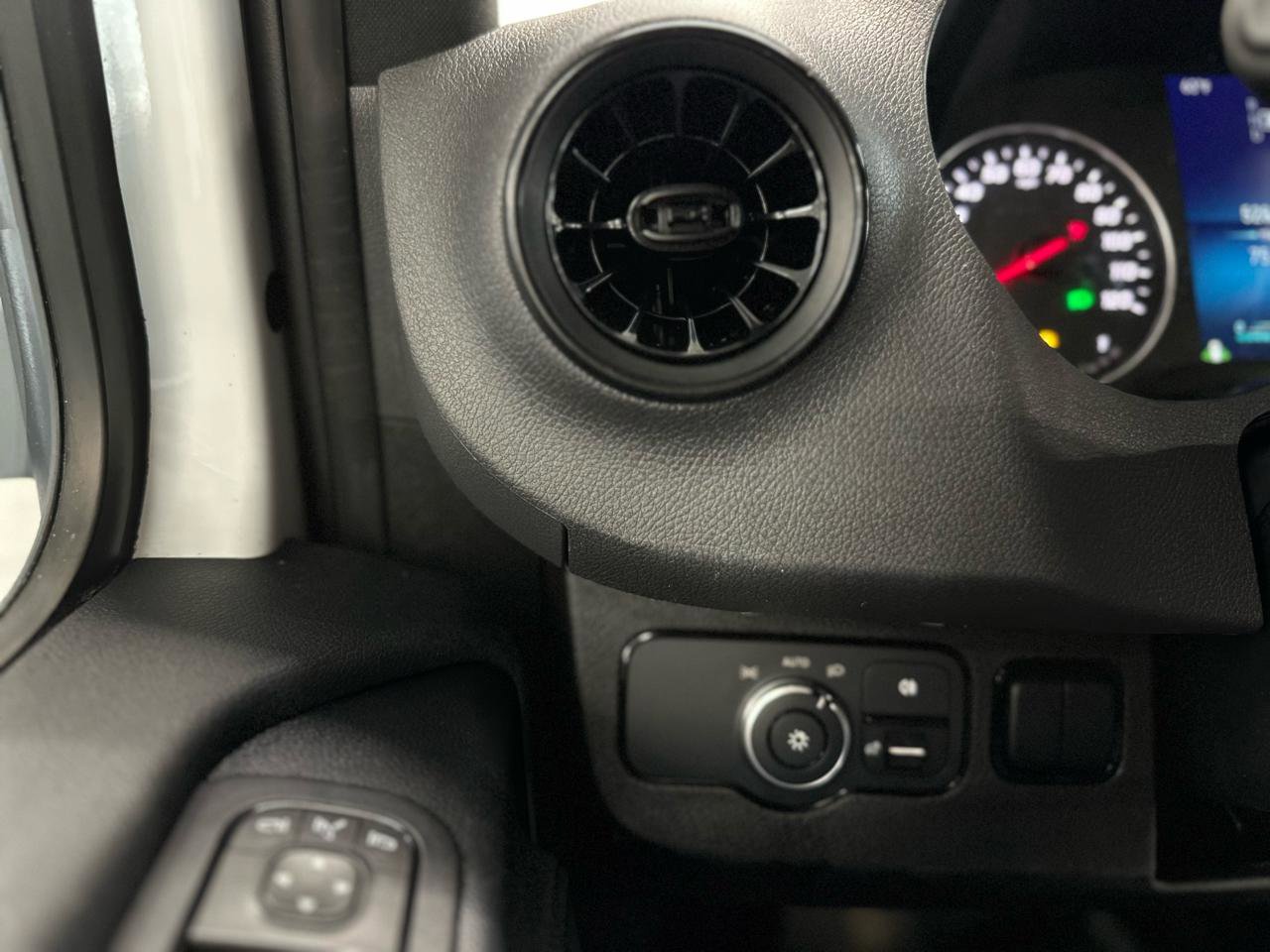 Used 2024 Mercedes-Benz Sprinter 2500 image 14