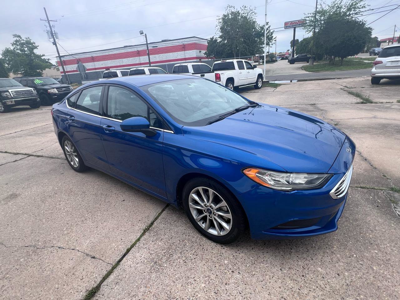 Used 2017 Ford Fusion SE w/ Fusion SE Technology Package image 3