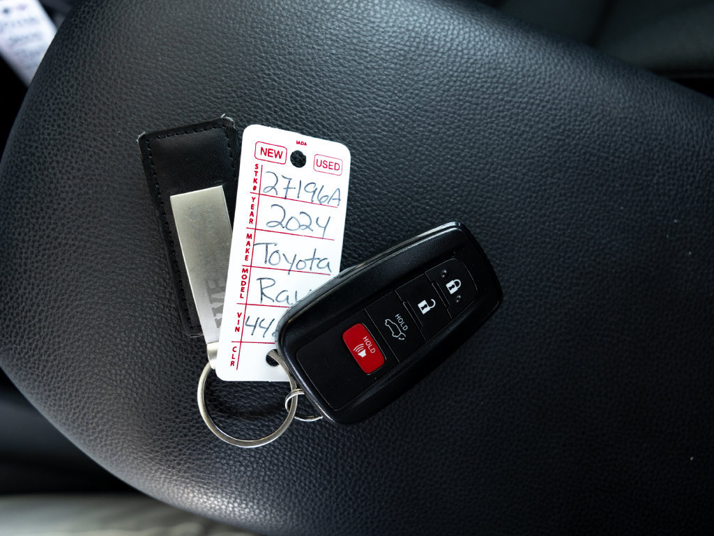 Used 2024 Toyota RAV4 XLE w/ Convenience Package AWD/4WD image 28