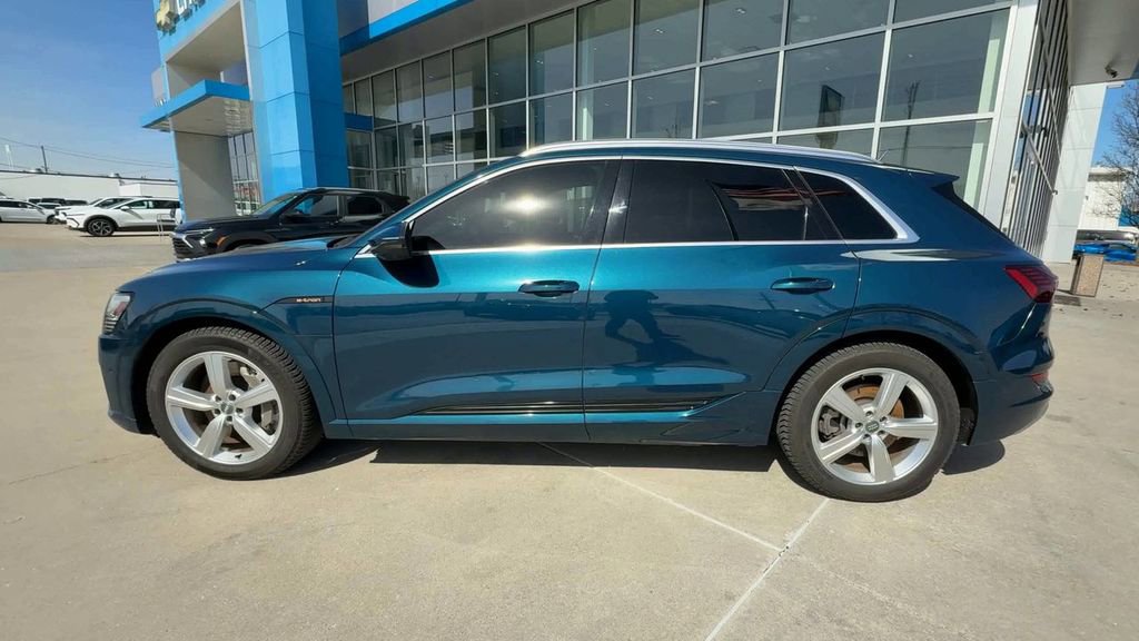 Used 2019 Audi e-tron Premium Plus image 5