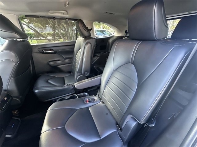 Used 2022 Toyota Highlander XLE image 26