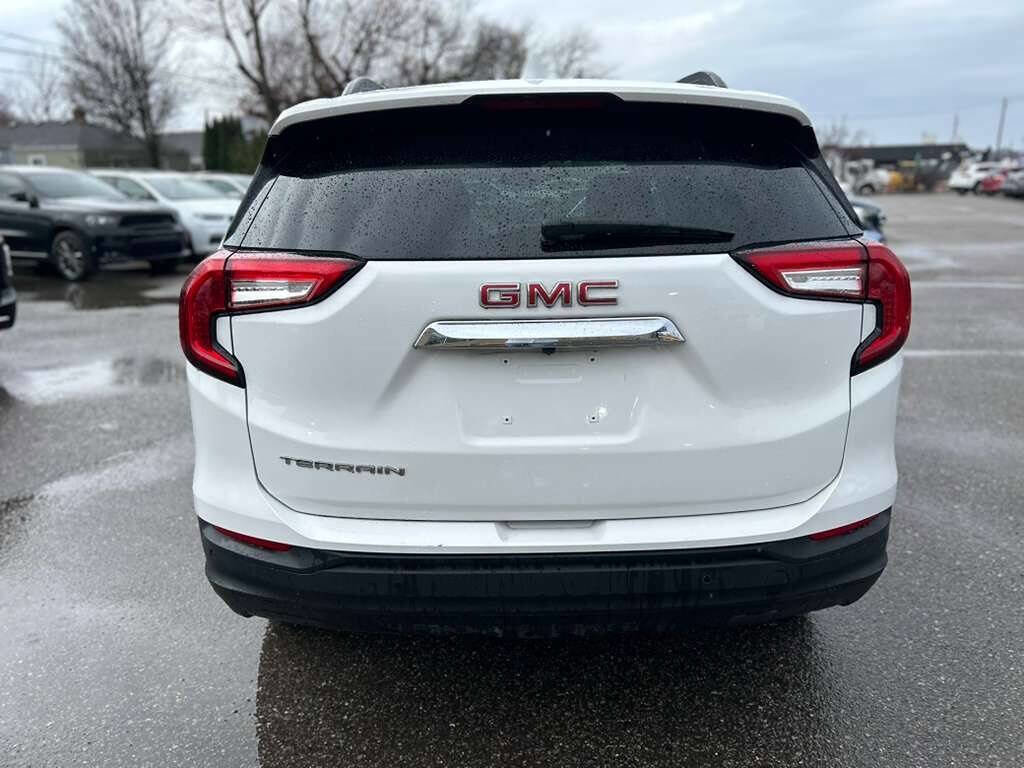 Used 2023 GMC Terrain SLE w/ Driver Convenience Package image 6