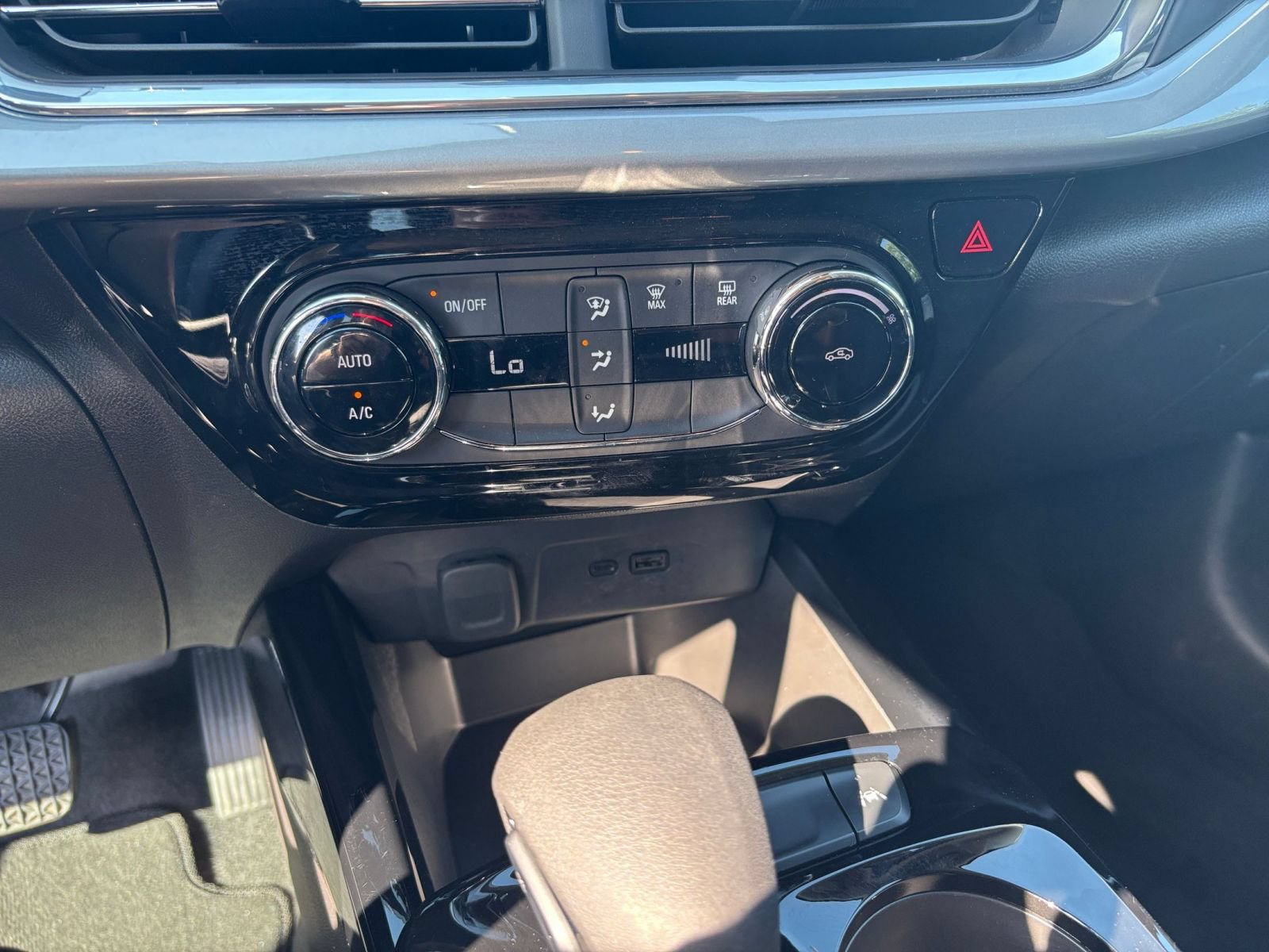 Used 2025 Chevrolet Trax LT FWD image 17