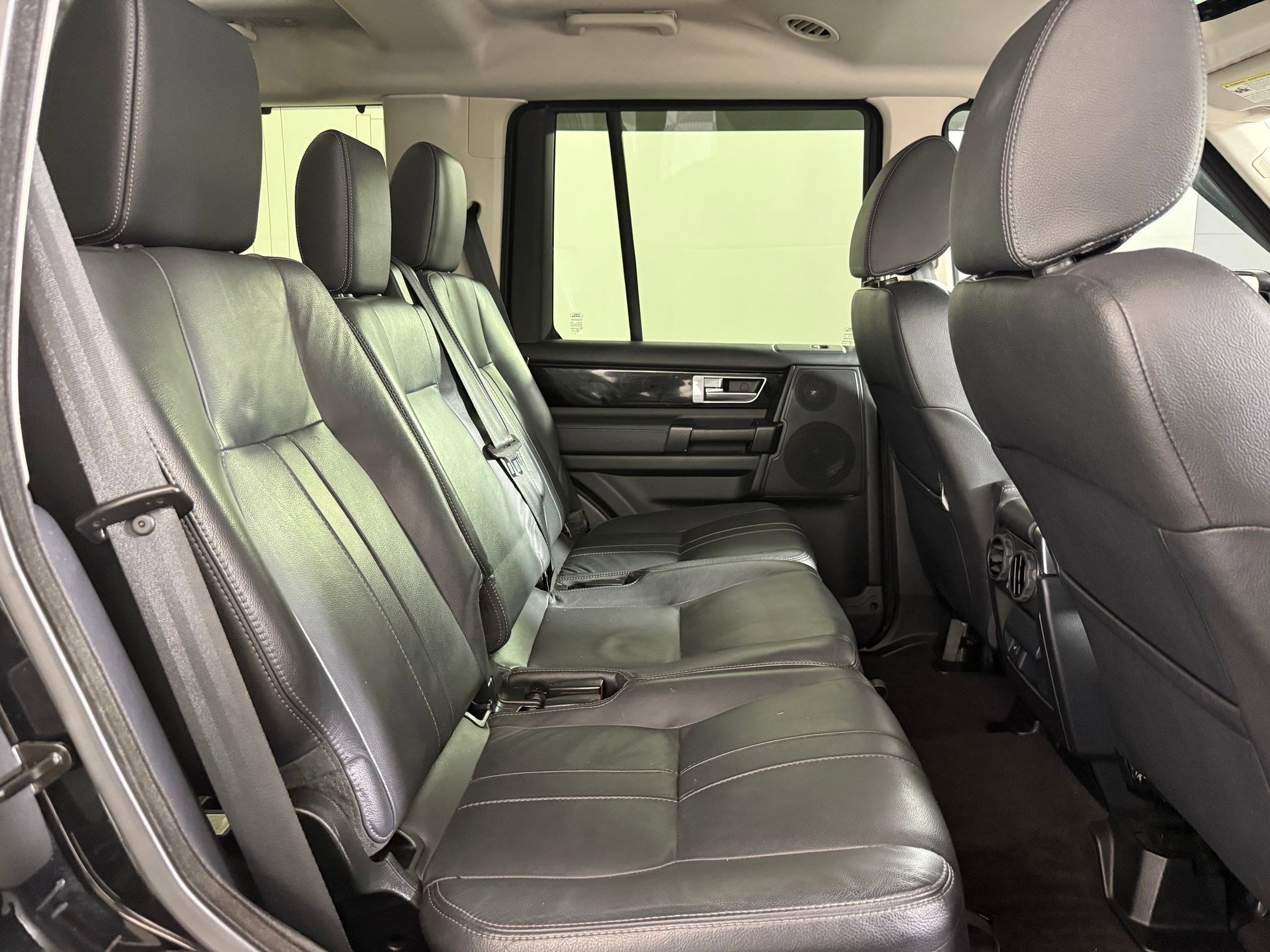 Used 2016 Land Rover LR4 HSE image 26