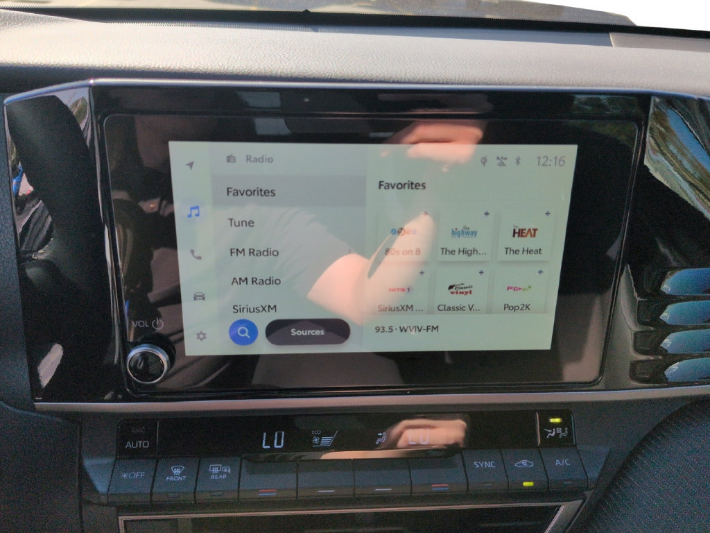 Used 2025 Toyota Camry SE FWD image 13