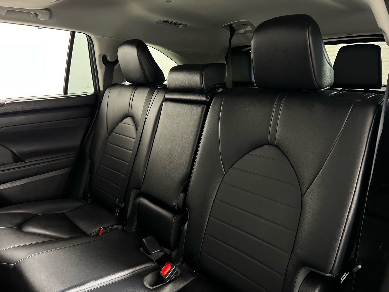 Used 2023 Toyota Highlander XLE image 22