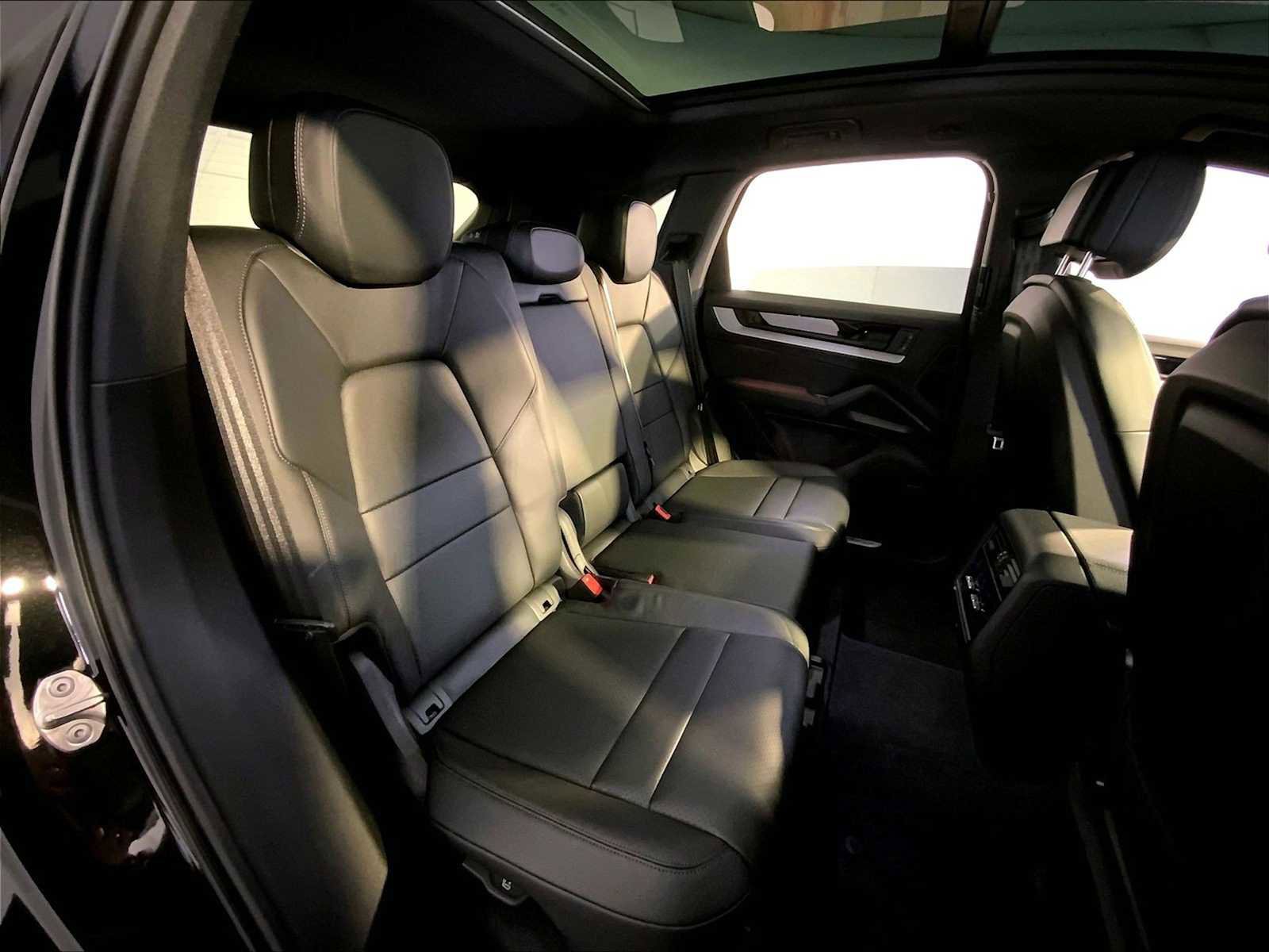 Certified 2025 Porsche Cayenne image 23