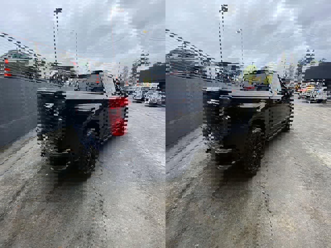 Used 2025 Chevrolet Silverado 1500 High Country w/ Midnight Edition AWD/4WD image 6