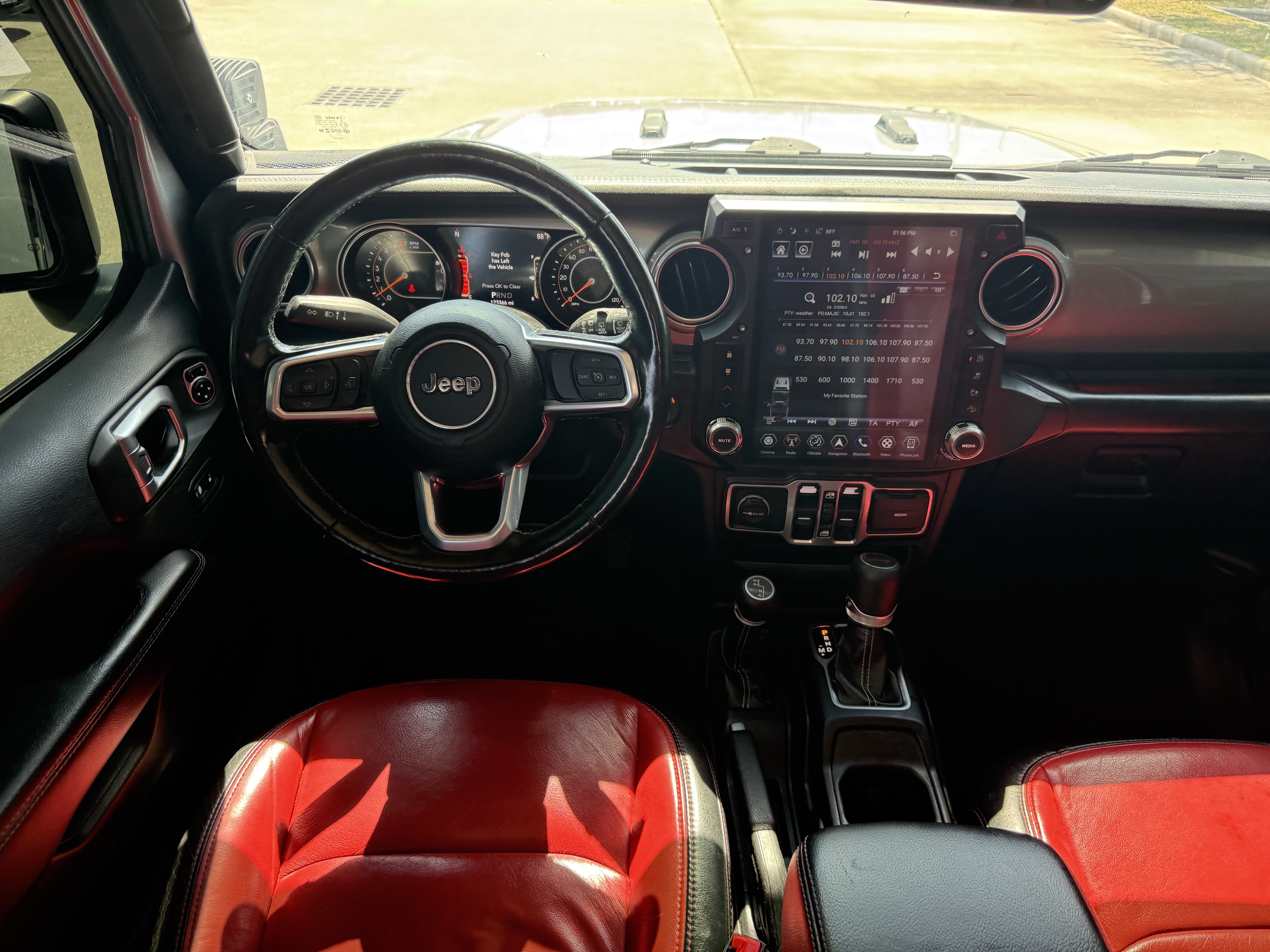 Used 2020 Jeep Wrangler Unlimited Sahara AWD/4WD image 14