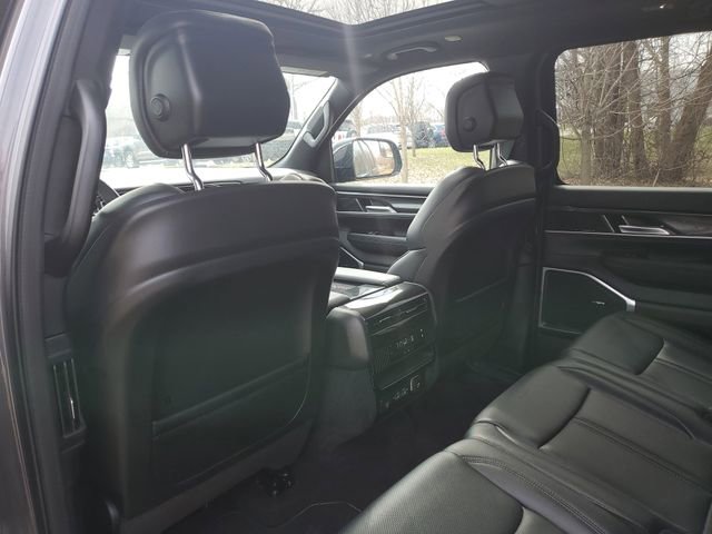 Used 2024 Jeep Wagoneer 4WD w/ Premium Group I image 36