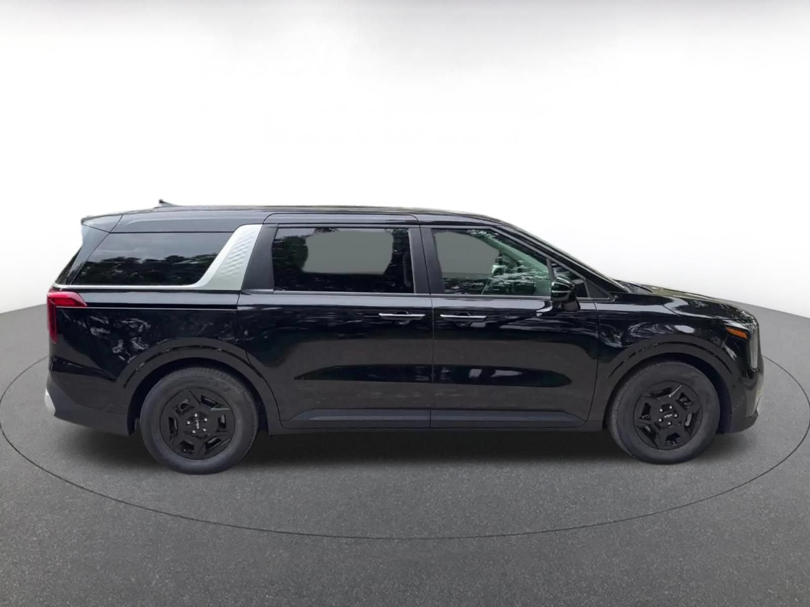 Used 2026 Kia Carnival FWD image 15