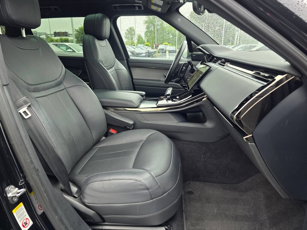 Used 2025 Land Rover Range Rover Sport SE AWD/4WD image 28