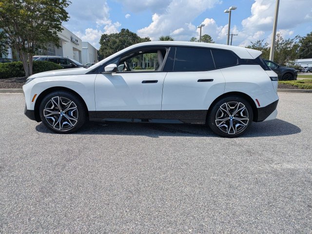 Used 2025 BMW iX xDrive50 w/ Premium Package AWD/4WD image 8