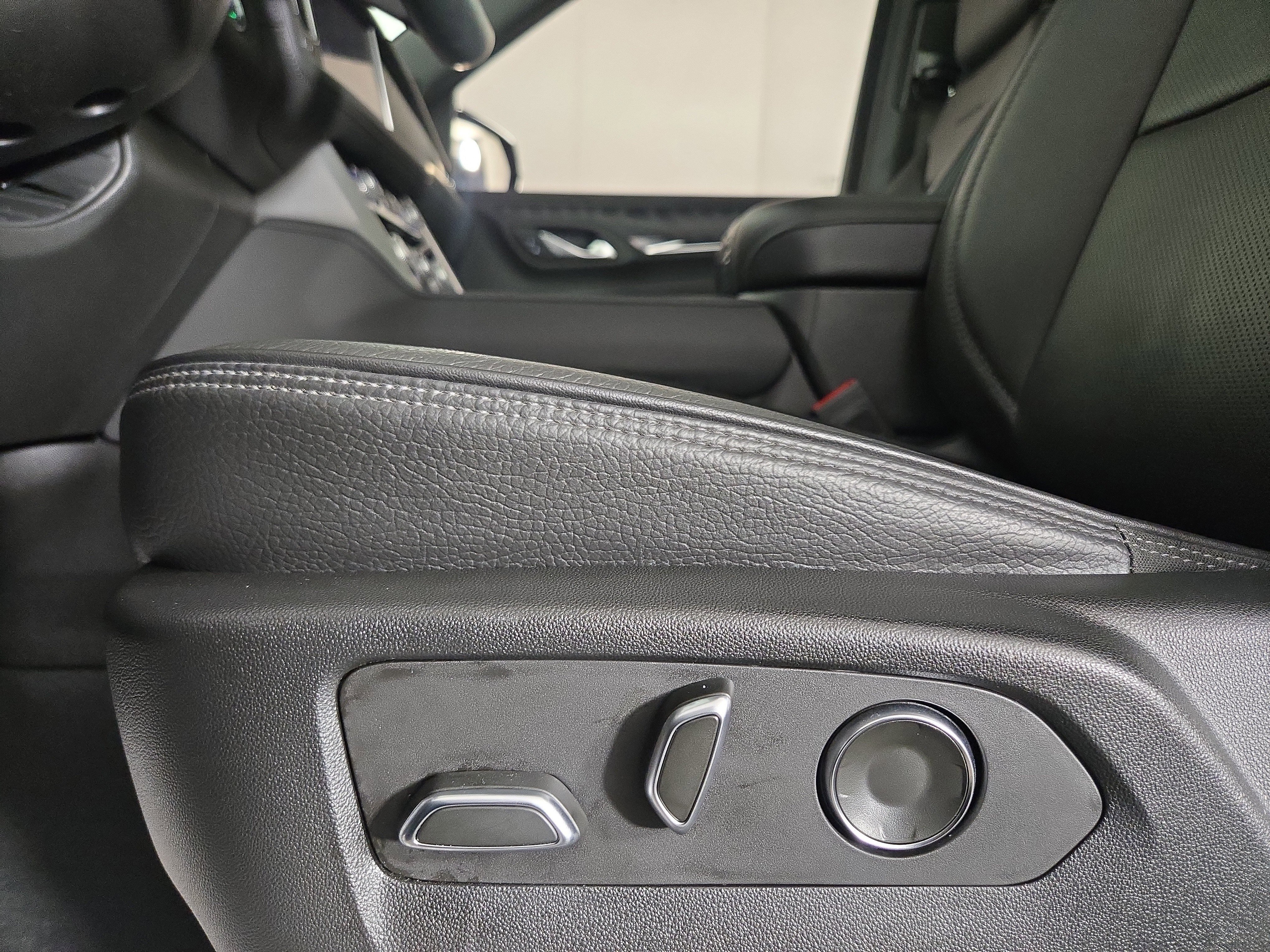 Certified 2023 GMC Yukon XL Denali image 34