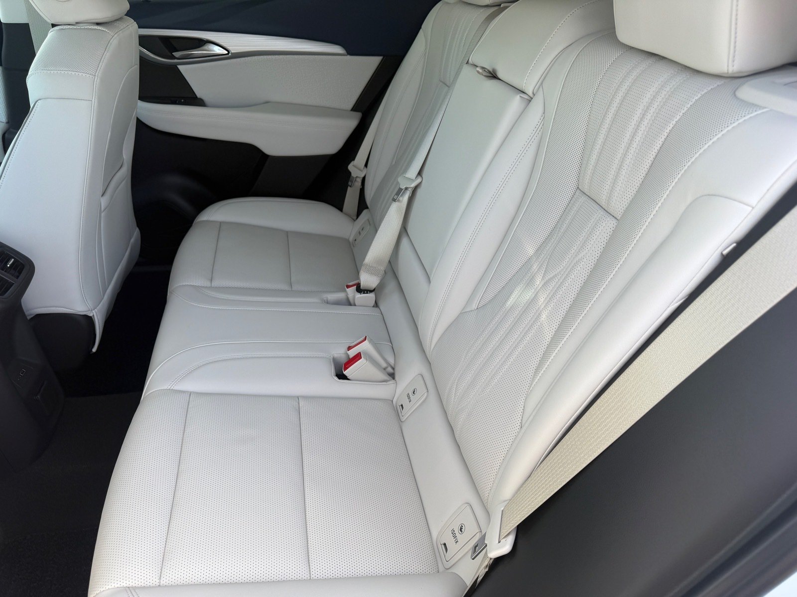 Used 2025 Buick Envision Avenir AWD/4WD image 24