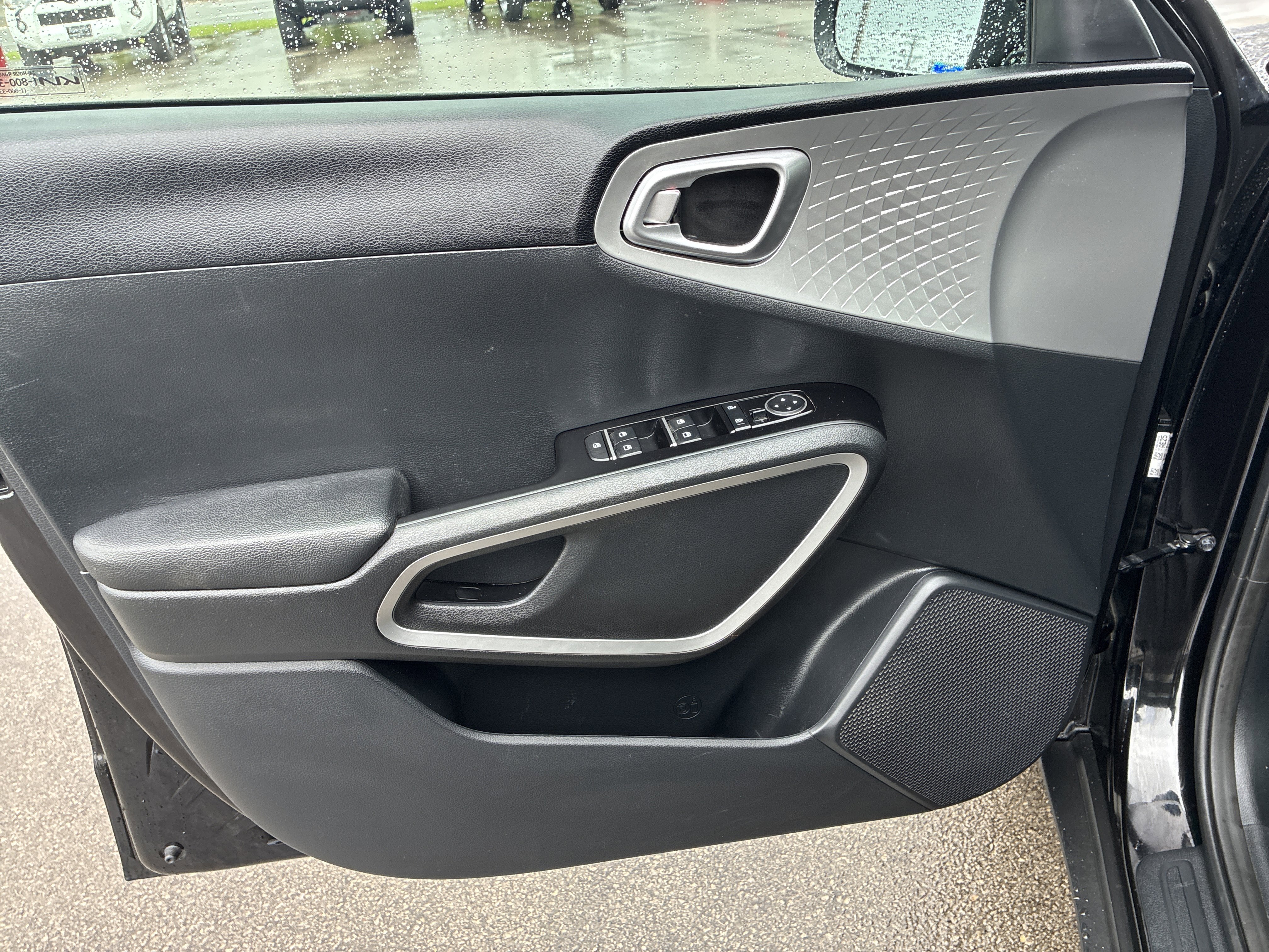 Used 2023 Kia Soul LX w/ LX Technology Package image 10