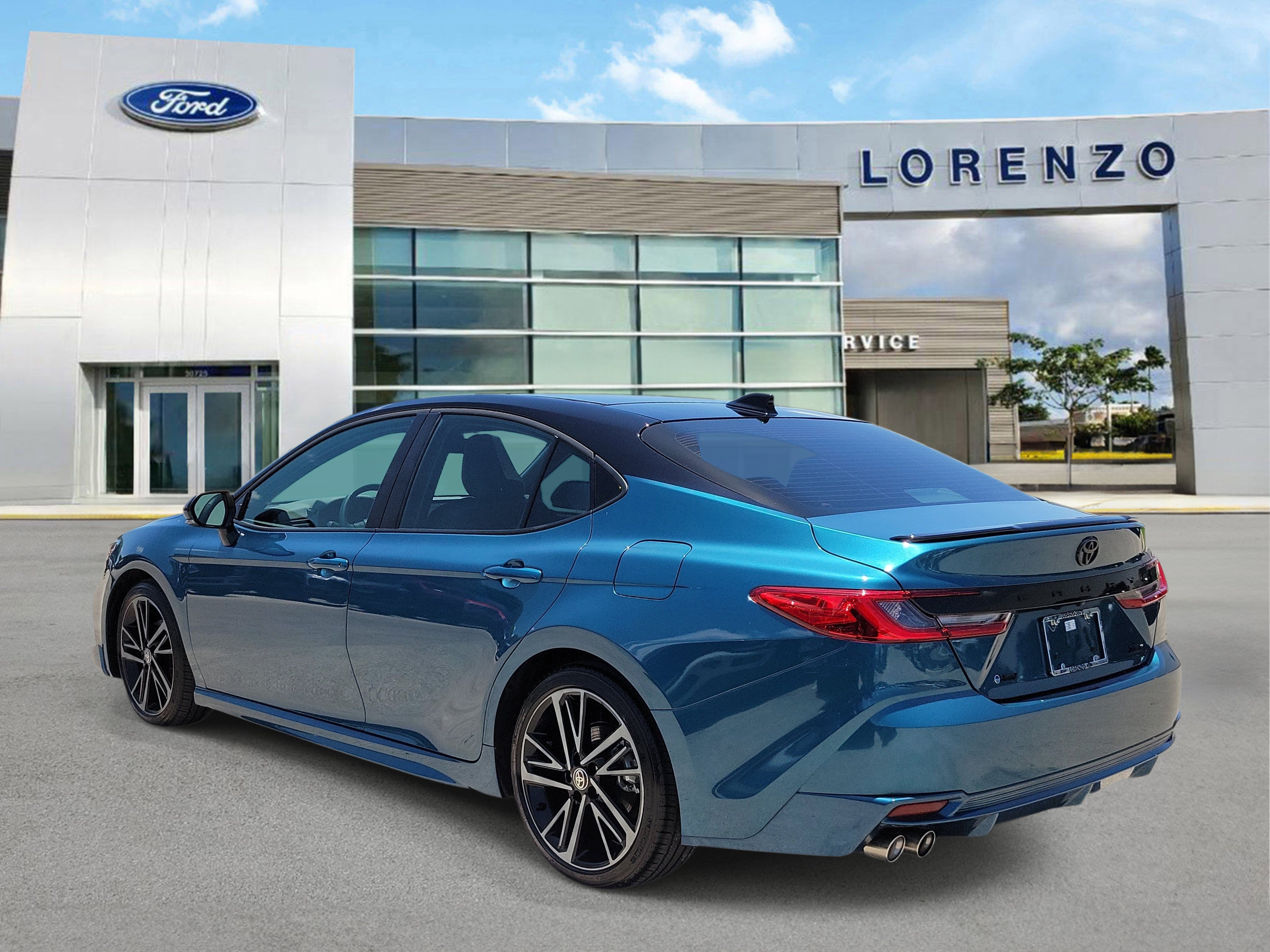 Used 2025 Toyota Camry XSE FWD image 7