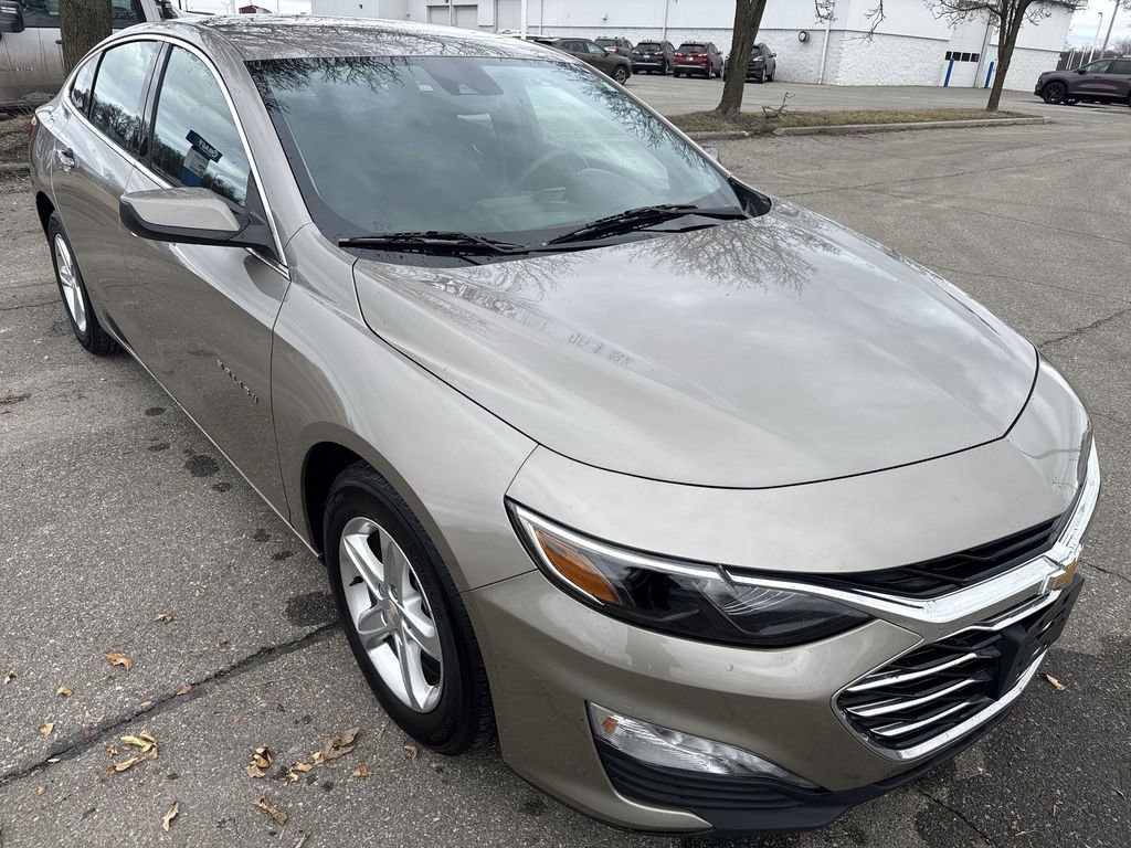 Used 2023 Chevrolet Malibu LT image 2