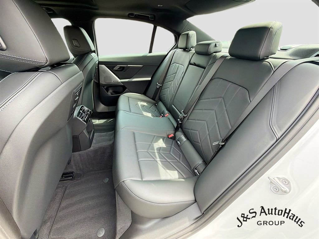 Used 2026 BMW 530i xDrive w/ M Sport Package AWD/4WD image 27