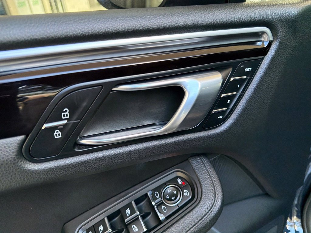Used 2019 Porsche Macan AWD/4WD image 38