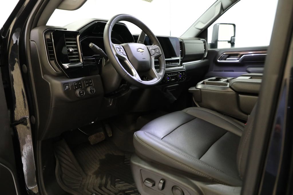 Used 2024 Chevrolet Silverado 2500 LT image 10