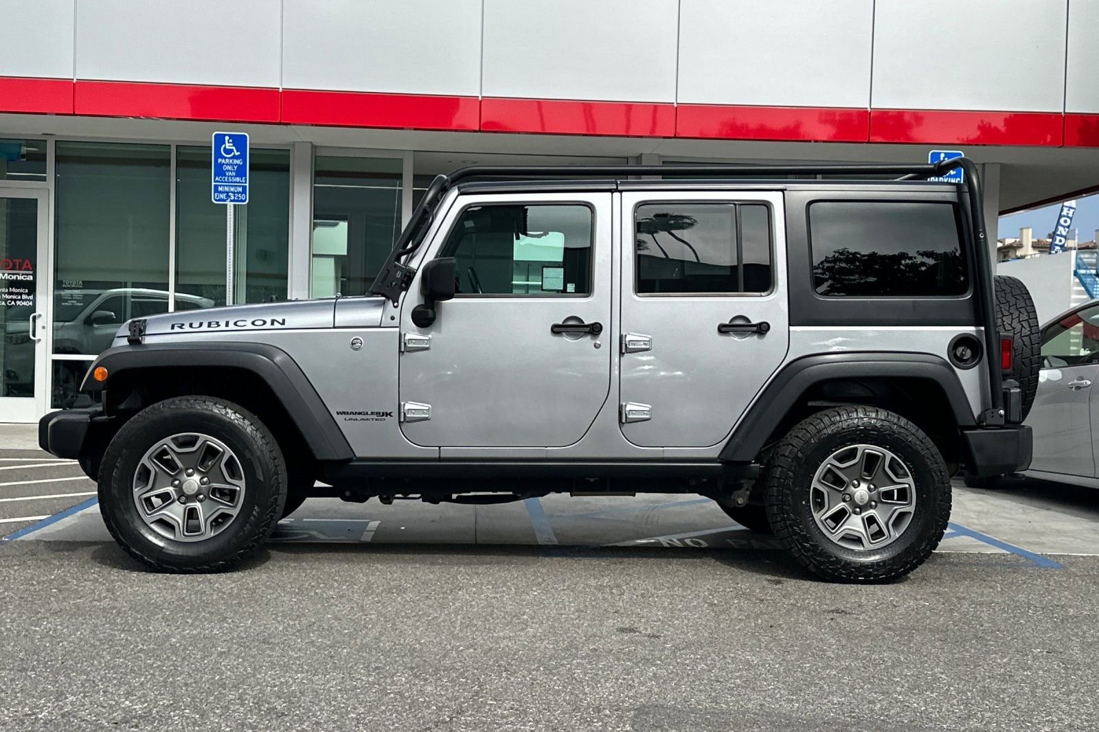 Used 2018 Jeep Wrangler Unlimited Rubicon w/ Connectivity Group AWD/4WD image 7